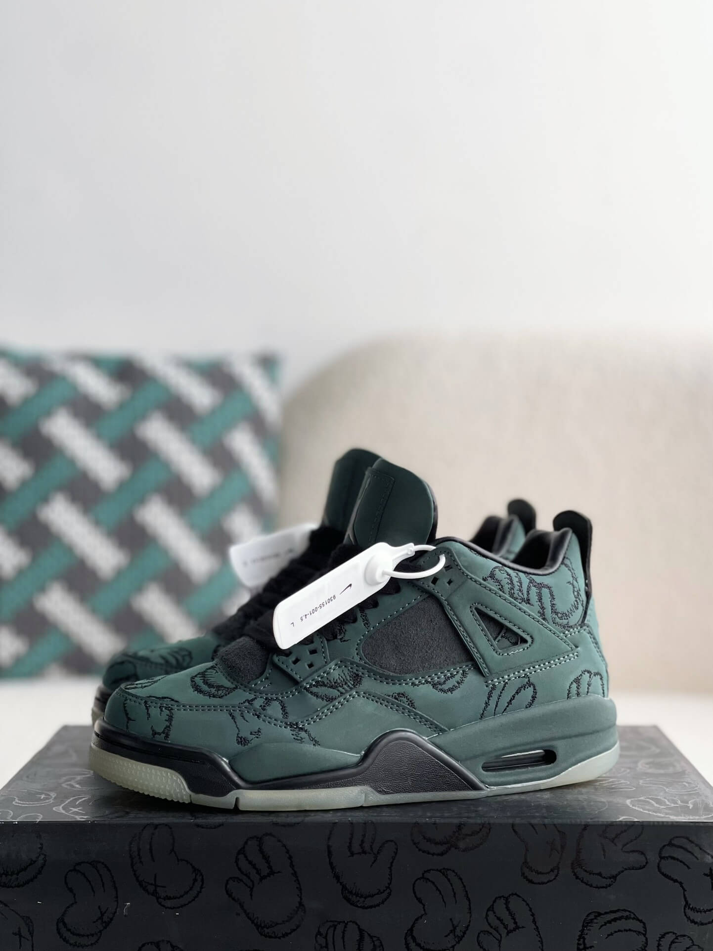 Air Jordan 4 Retro Kaws Custom Green 37