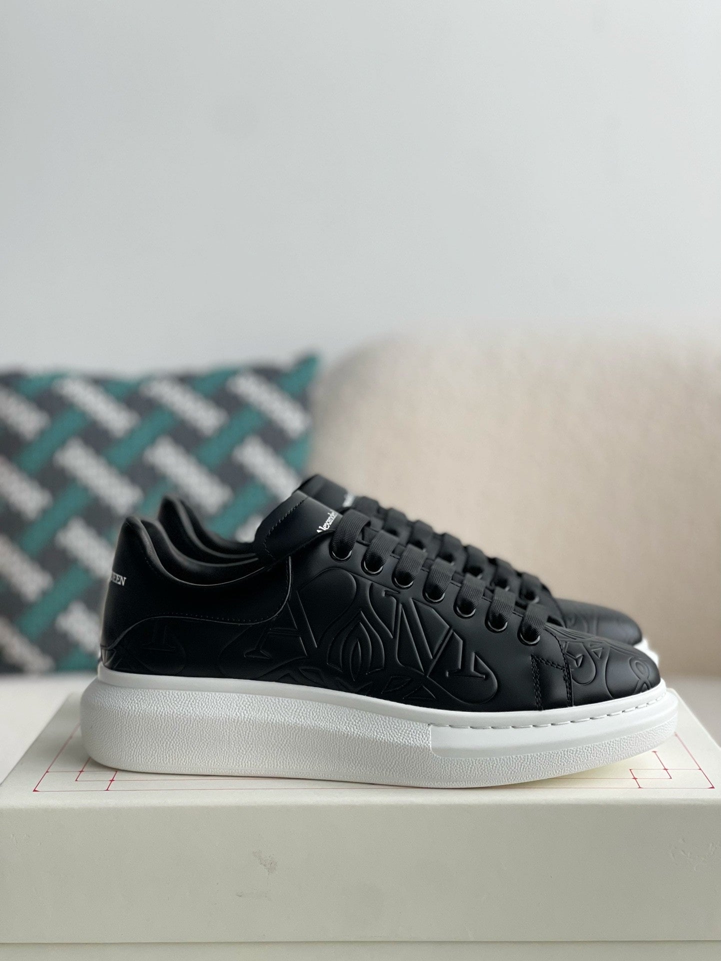 Alexander mcqueen sneakers shoebaloo on sale