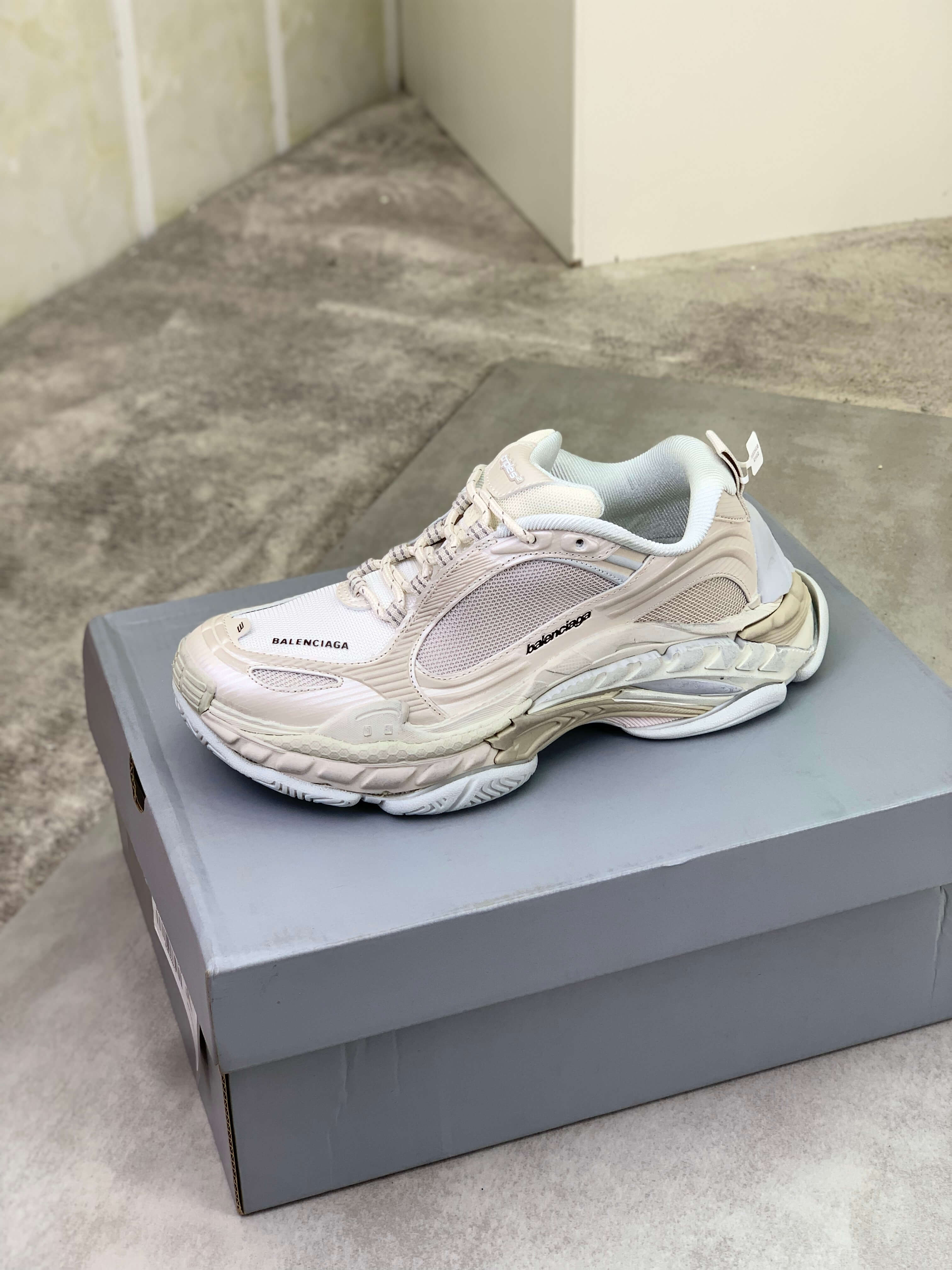 Balenciaga Jet Sneaker – Beige & Off-White – HolloShoe