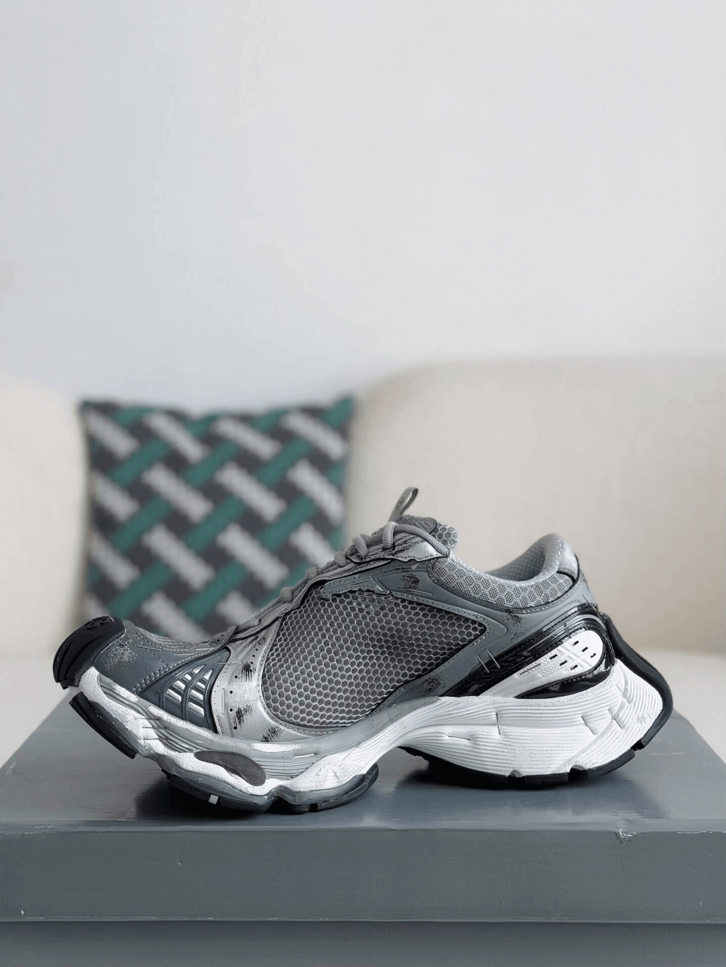 Balenciaga 10XL Sneaker – Grey, Black & White Distressed