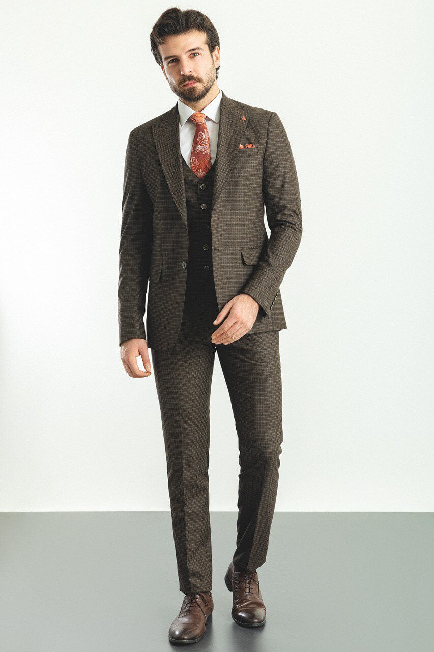Brown Checkered Three-Piece Suit EU50/US40 Brown Checkered Three-Piece Suit EU50/US40