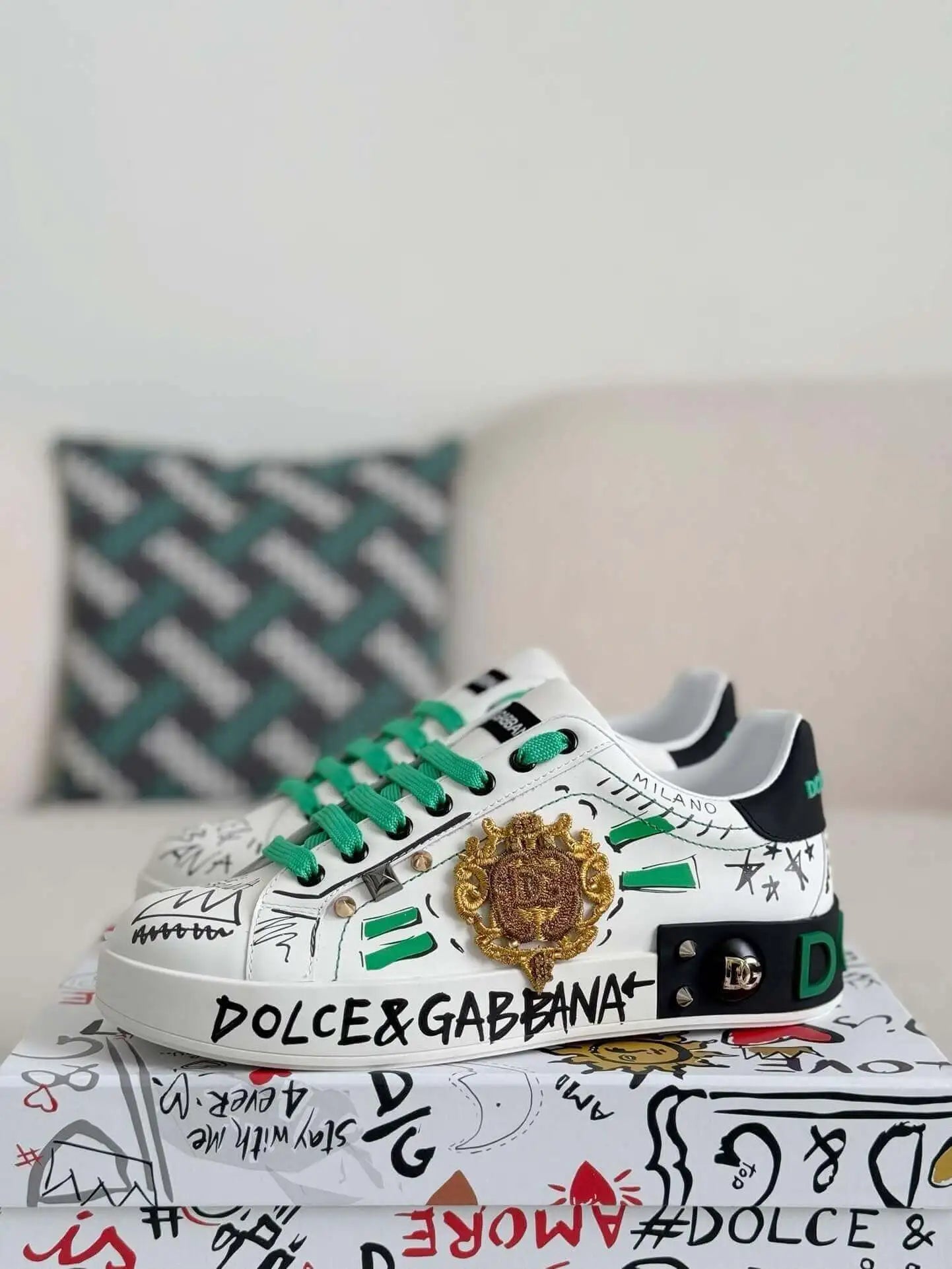 golsta　DOLCE＆GABBANA　紋章デザイン総柄 Dolce & Gabbana Portofino Sneaker – White Graffiti, Green Accents