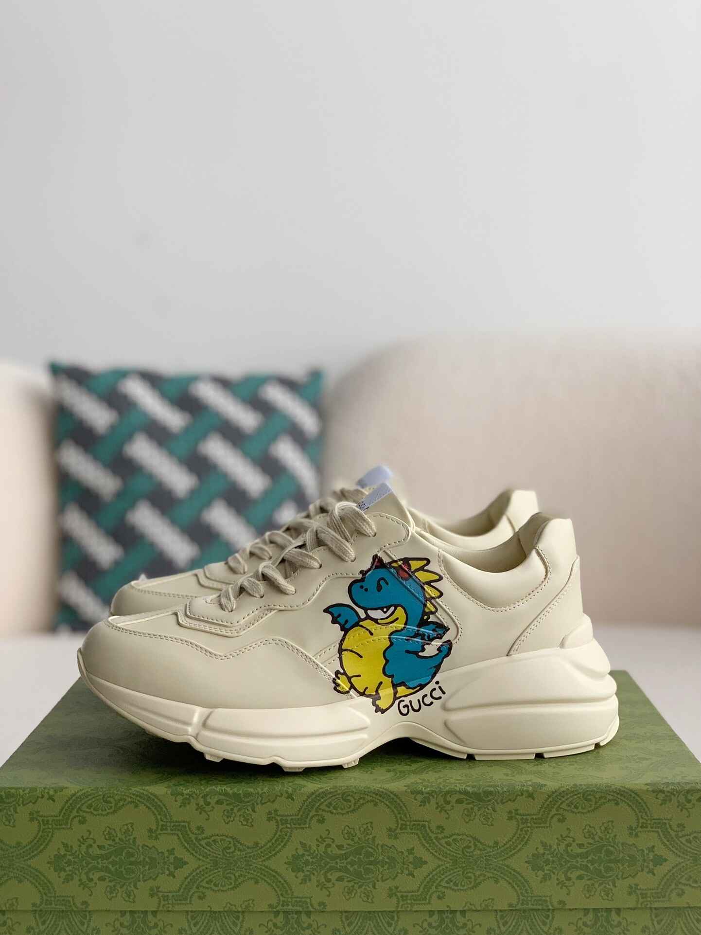 Gucci Rhyton Sneaker – Ivory Leather with Blue Dragon Print