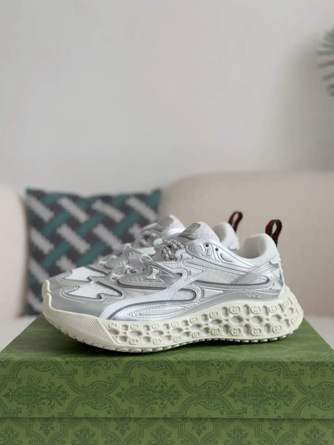 Gucci Run Sneaker – White & Silver Metallic – HolloShoe display picture 2