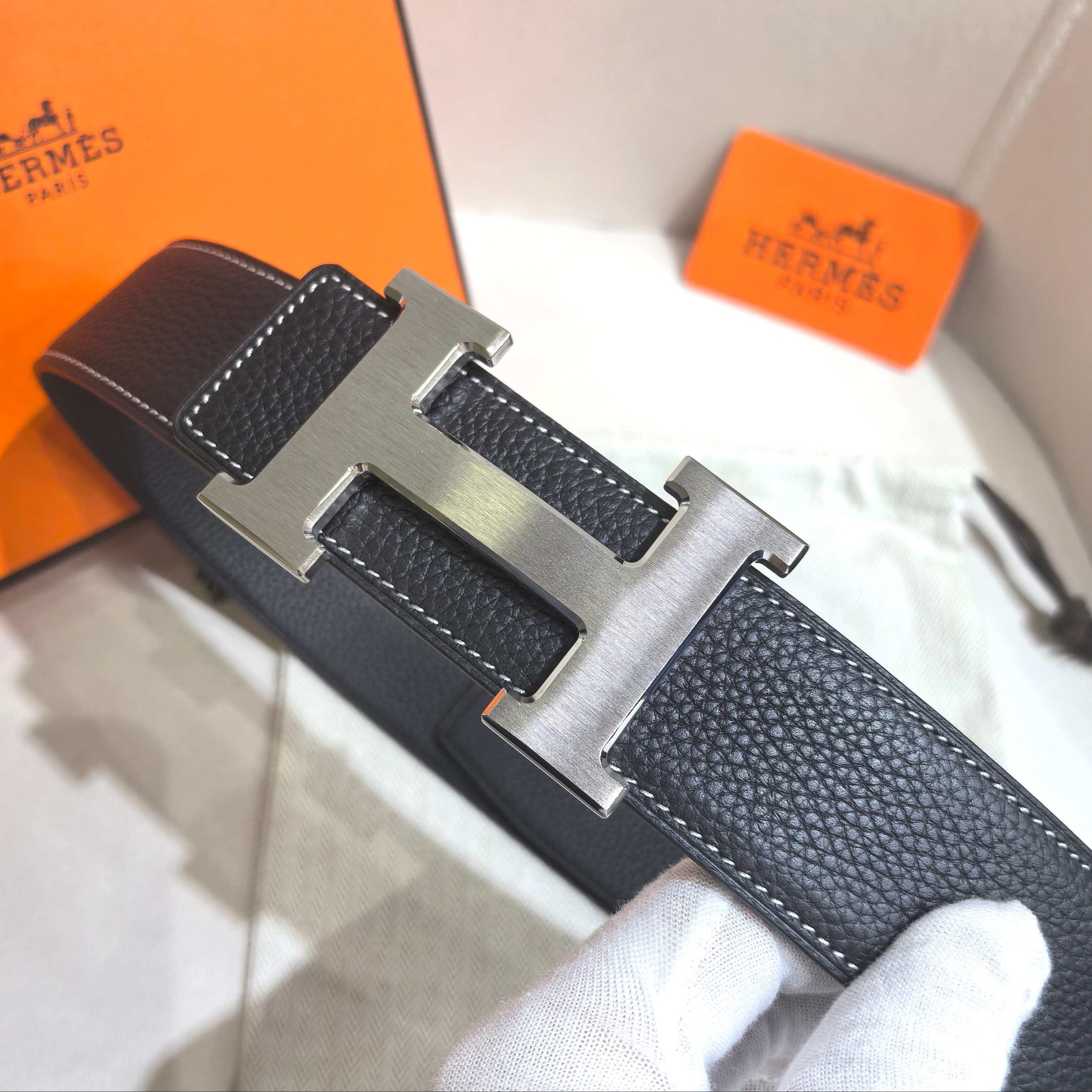 Hermès H au Carre Belt Buckle & Reversible Leather Strap 32  display picture 1