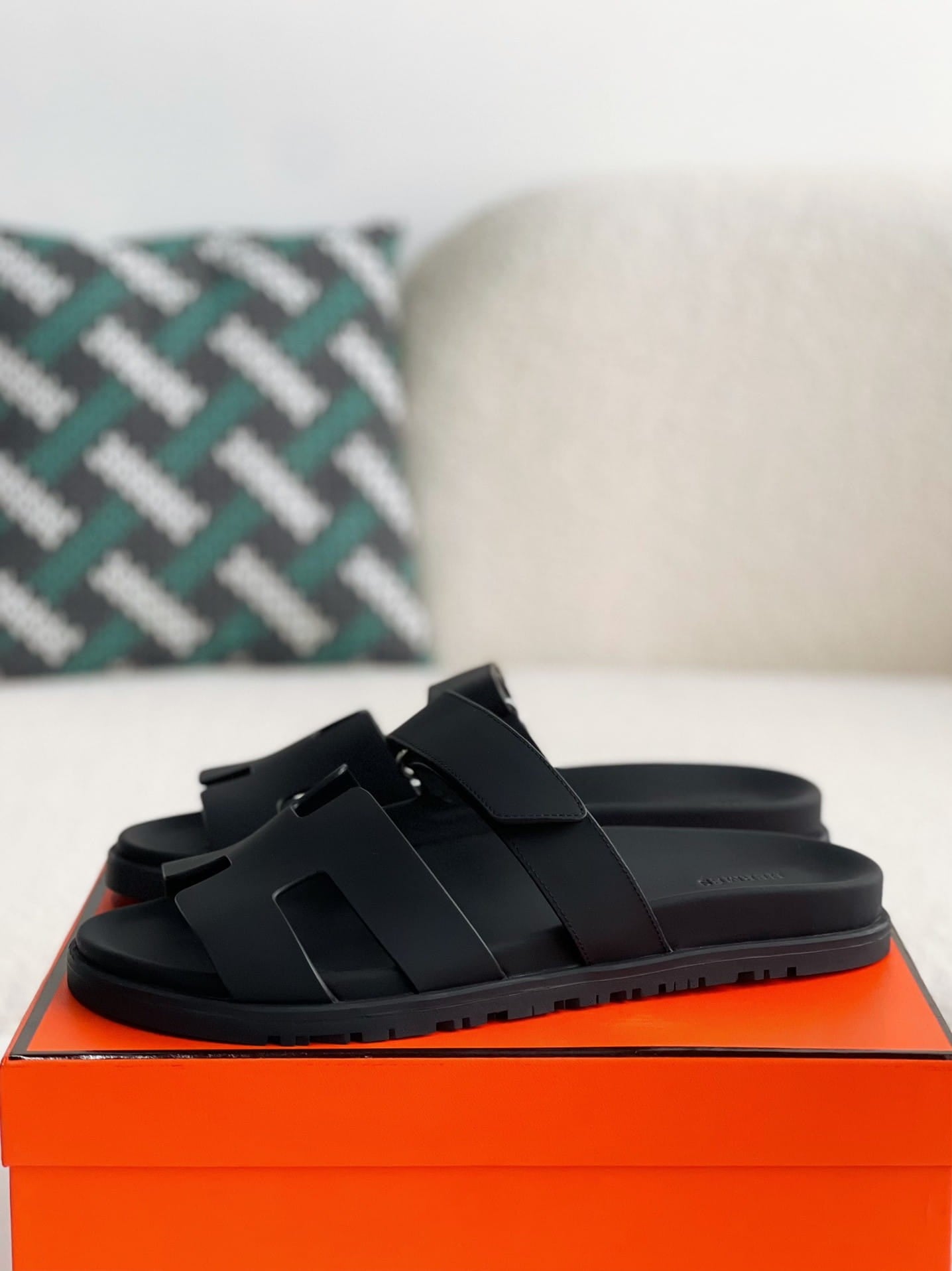 Hermès Techno Black Calfskin Chypre Sandals – HolloShoe