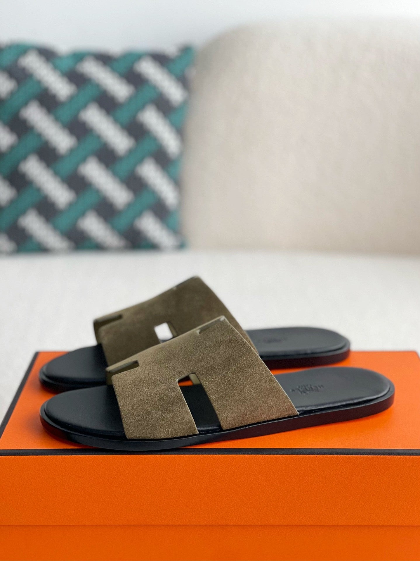 Hermès Vert Toundra Izmir Sandals – HolloShoe