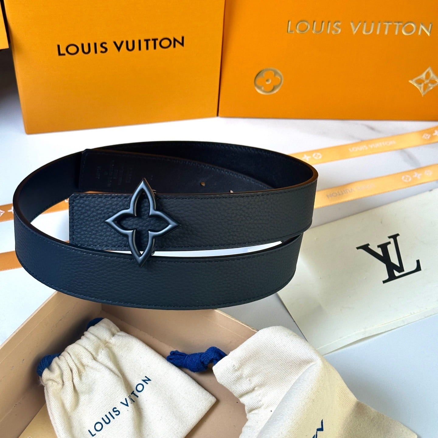 Louis Vuitton LV Women's Bloom Black Taurillon 40mm Reversible Belt - Matte Black Flowergram Buckle