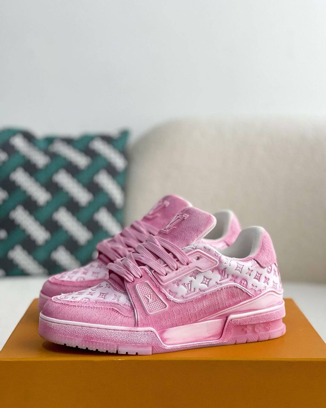 Louis vuitton pink sneakers online