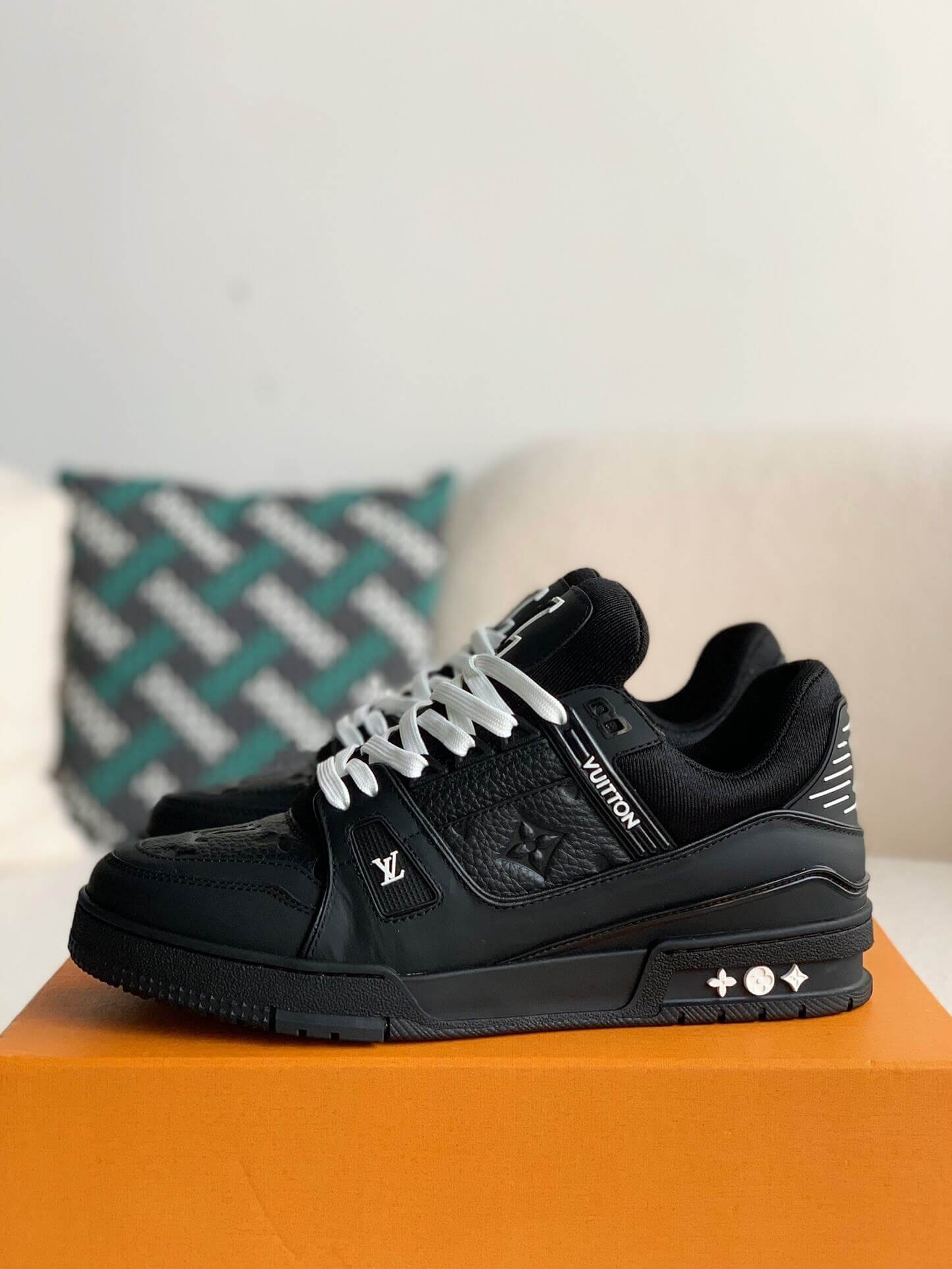 Black and white louis vuitton shoes online