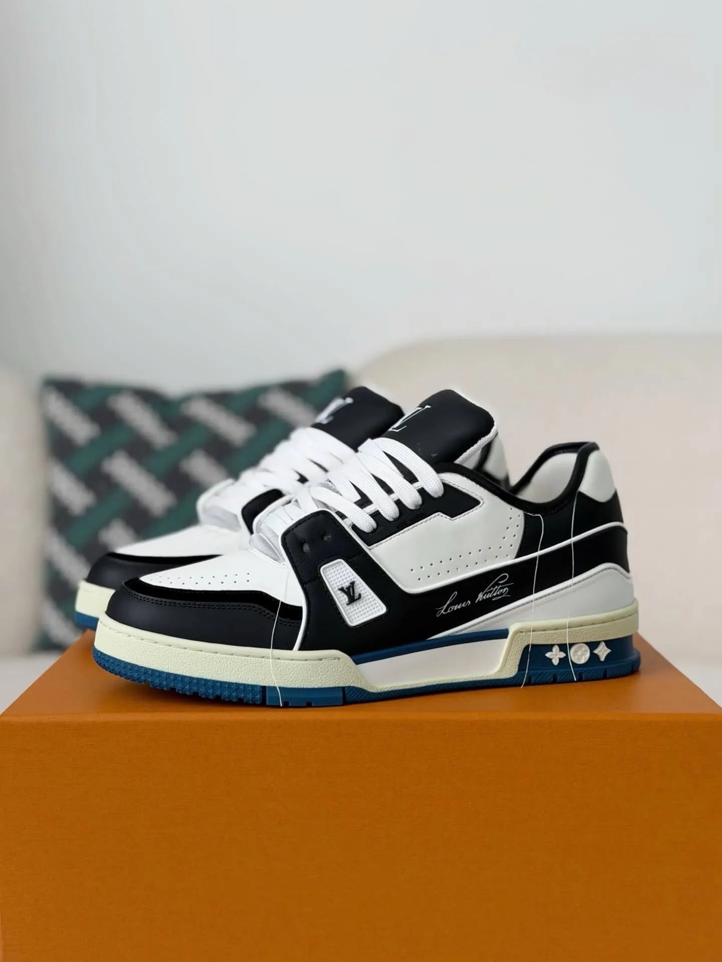 Louis Vuitton Trainer Sneaker – Black & White Calf Leather – HolloShoe