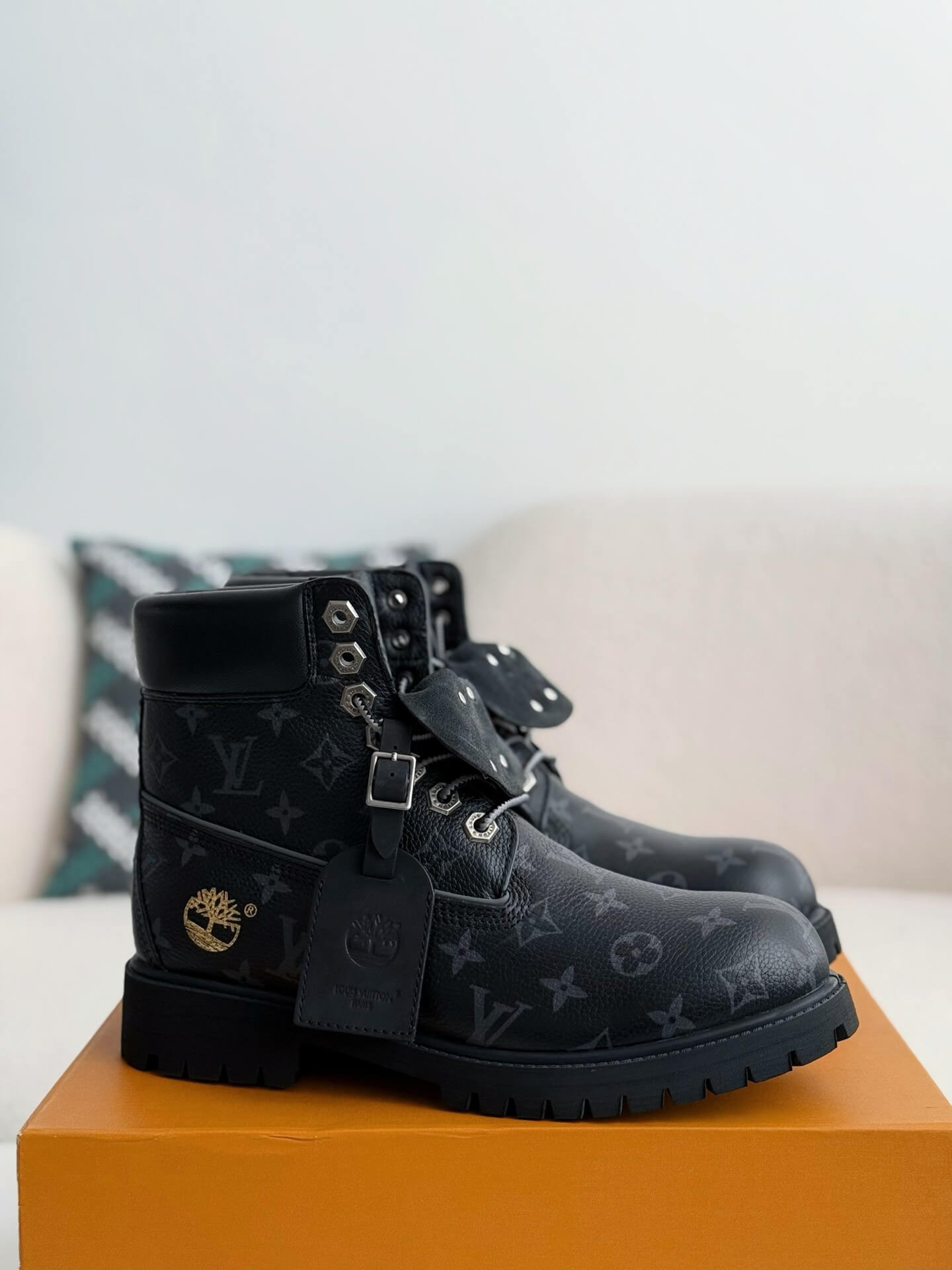 Lv black boots online