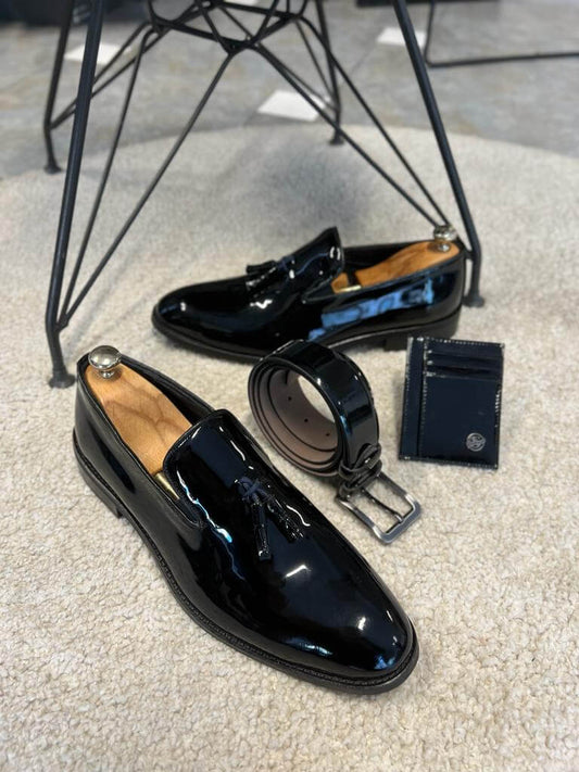 Elegant men's tassel loafers in onyx black on beige carpet
