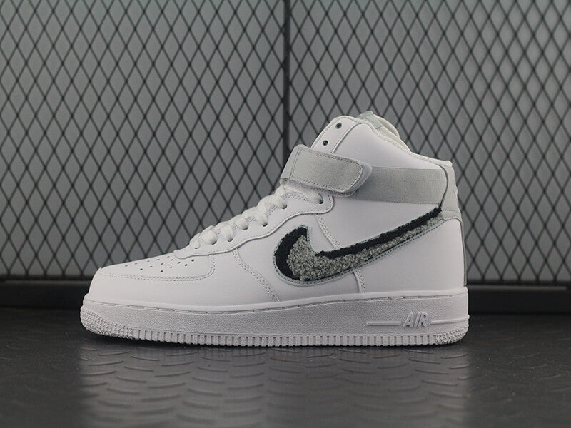 Nike Air Force 1 Hohe Sneaker in WeiB Hollo Shoe