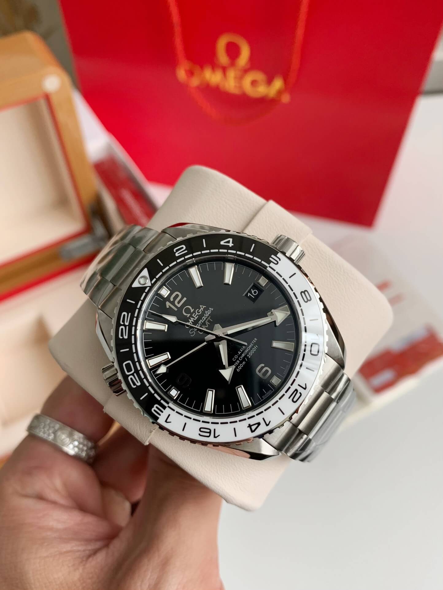 Omega Seamaster Planet Ocean 600M Co-Axial Master Chronometer GMT 43.5mm Ref. 215.30.44.22.01.001 – "Cookies and Cream"