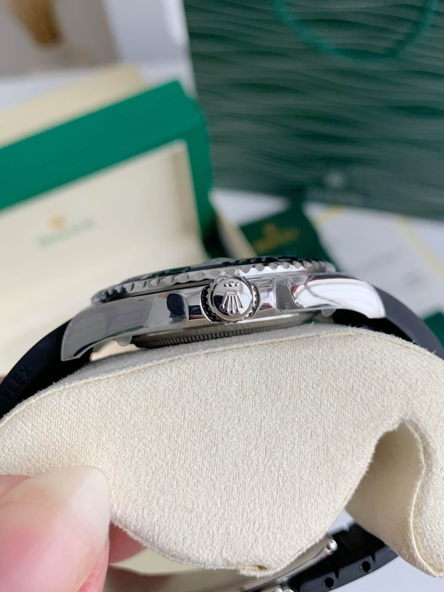 Rolex Yacht-Master 42 Ref. 226659 – 18ct White Gold, Black Dial, Oysterflex Bracelet