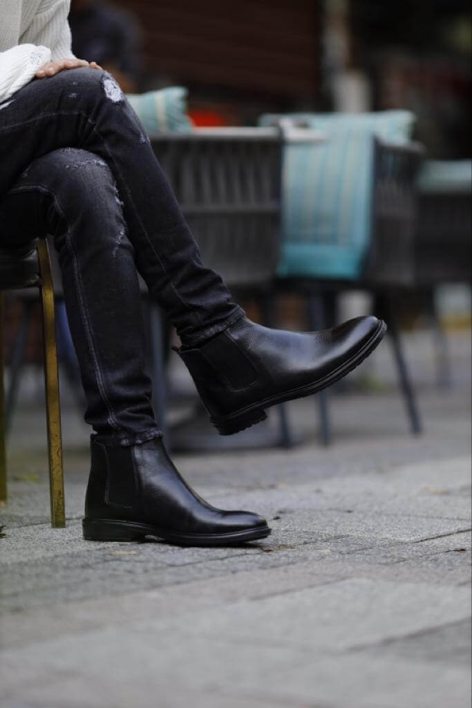 Modern Leather Boots with Elastic Sides for Stylish Men