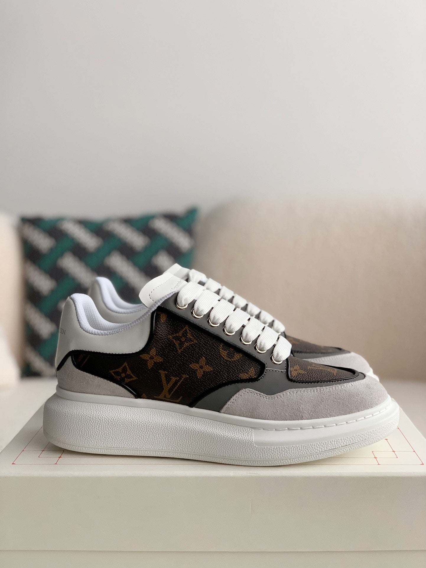 Alexander mcqueen scarpe louis vuitton on sale