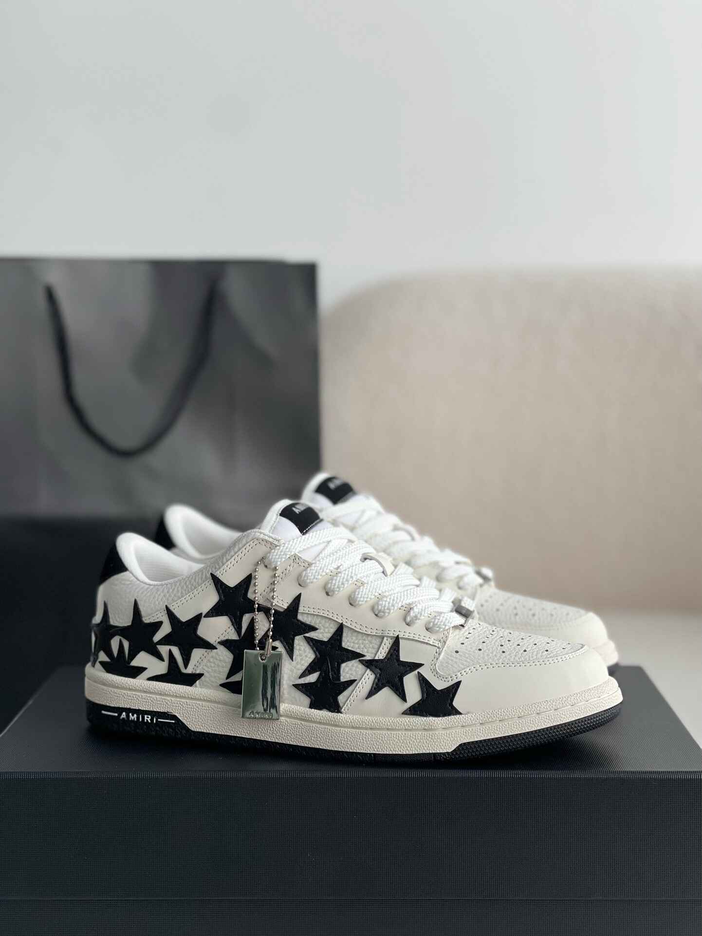 Amiri Star Burst Low – White Grained Leather & Black Stars