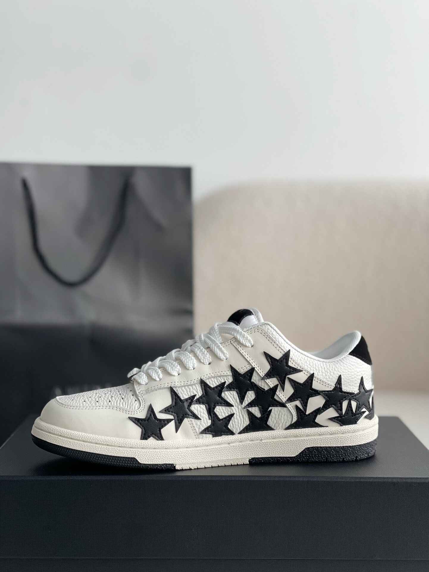 Amiri Star Burst Low – White Grained Leather & Black Stars