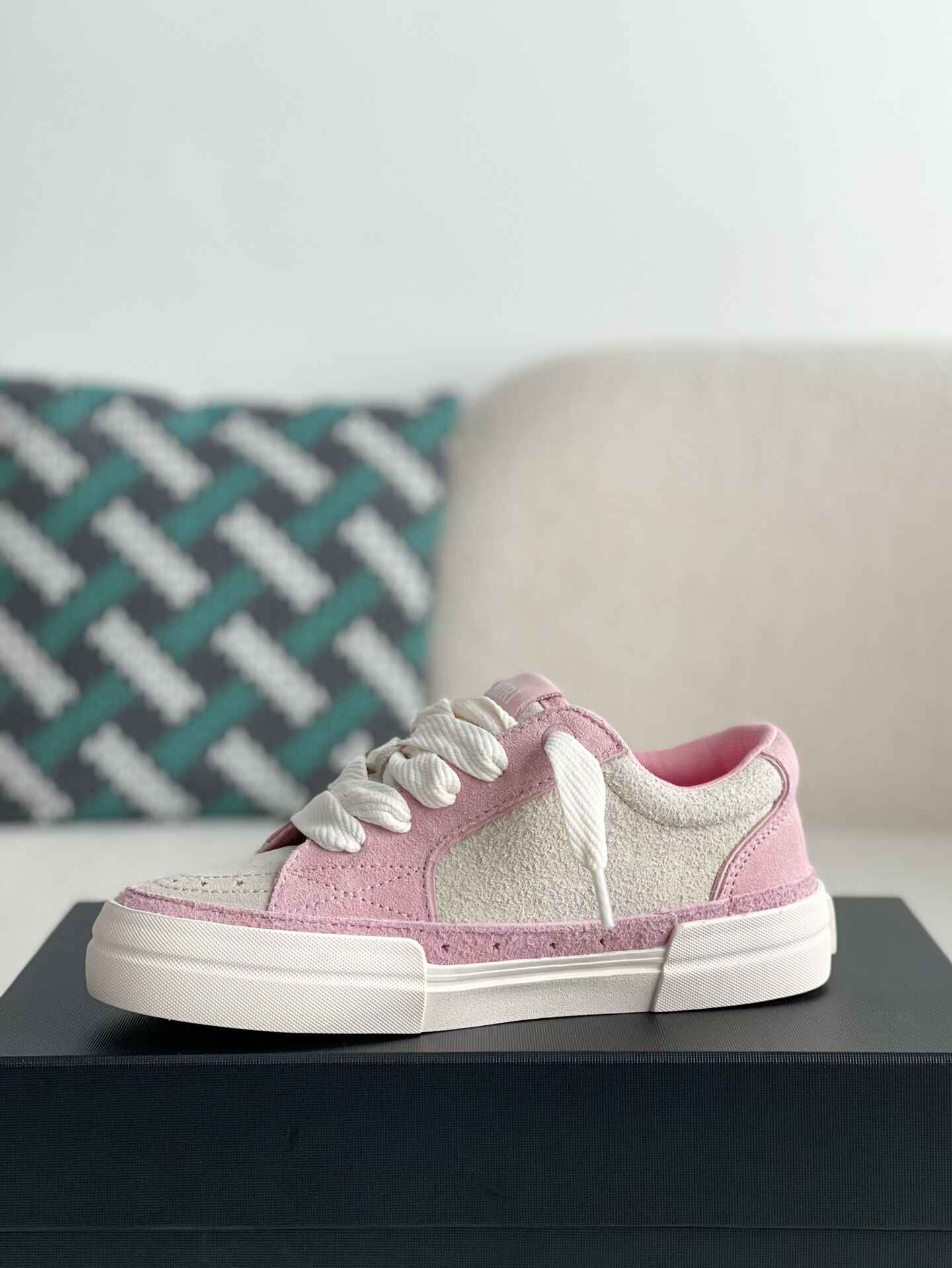Amiri Star Court Low – Pink & Bone Suede