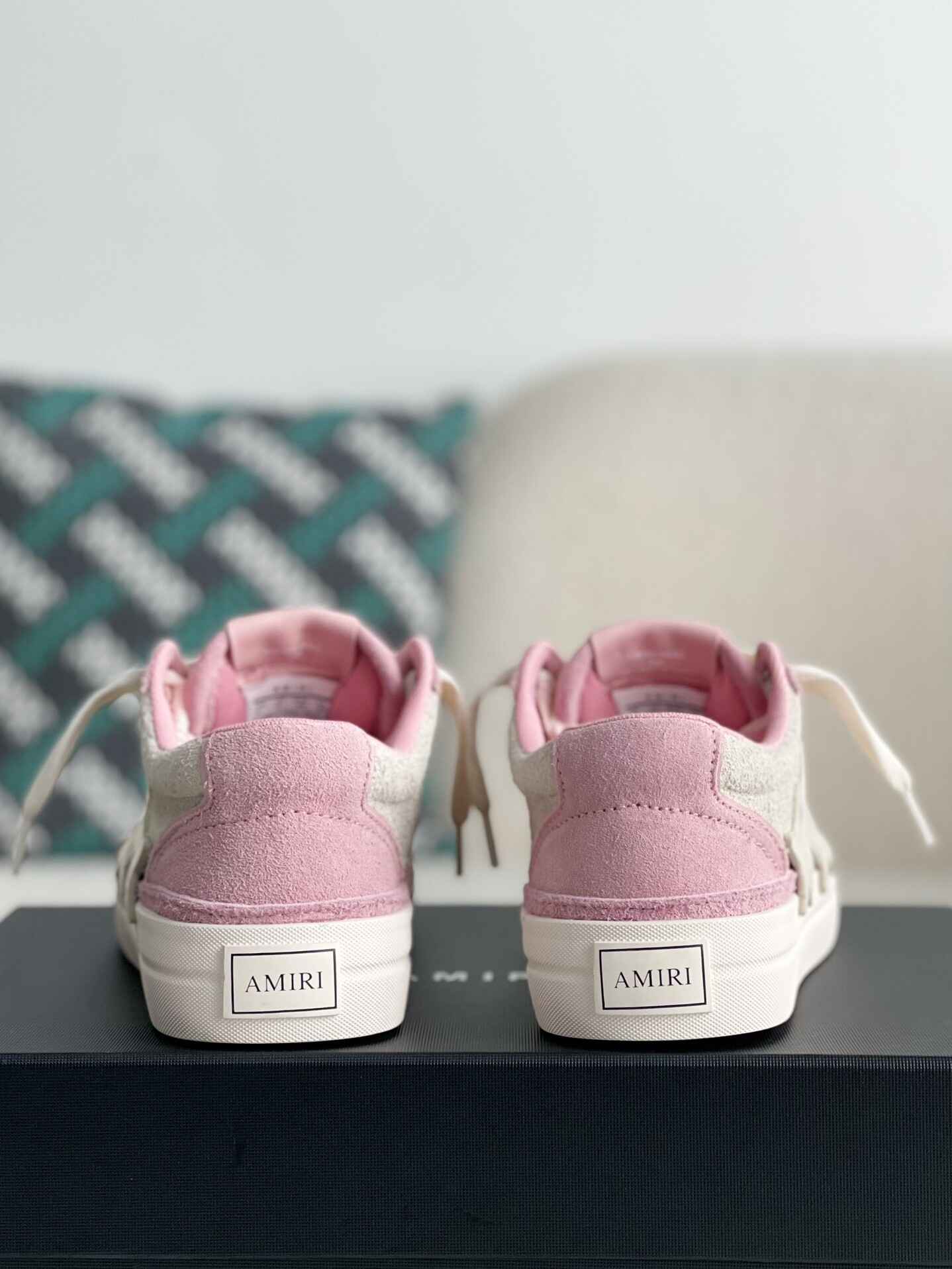 Amiri Star Court Low – Pink & Bone Suede