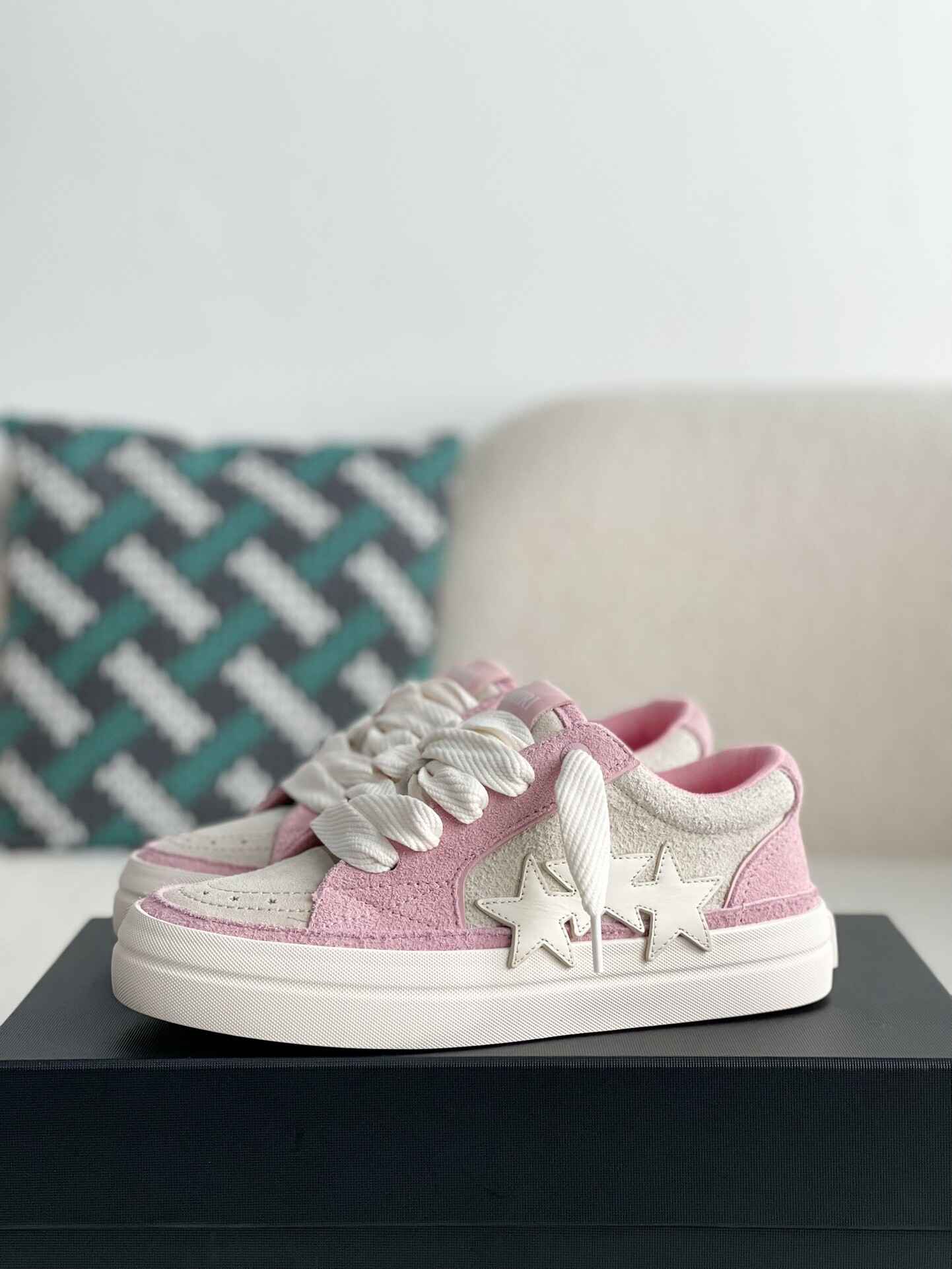 Amiri Star Court Low – Pink & Bone Suede