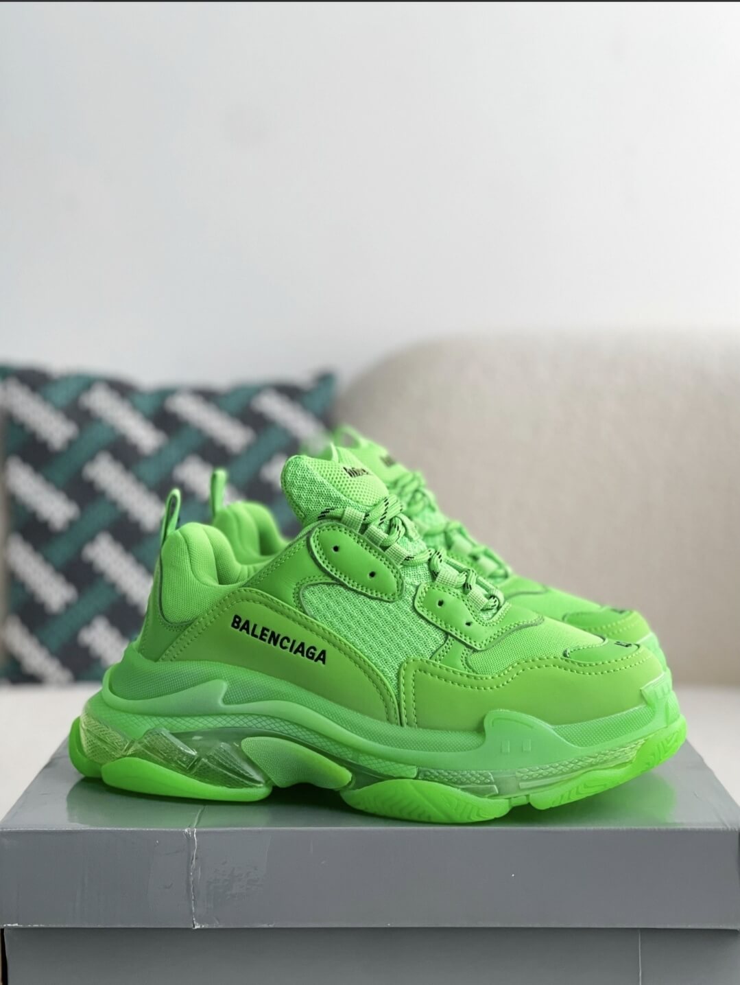 靴 BALENCIAGA TRIPLE S 42 GREEN Balenciaga Triple S Sneaker Clear Sole – Neon Green – HolloShoe