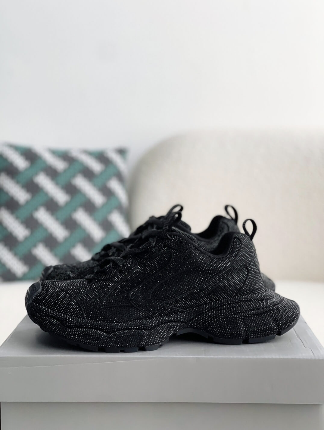 Balenciaga – Triple S – Schwarze Sneakers mit Strasssteinen