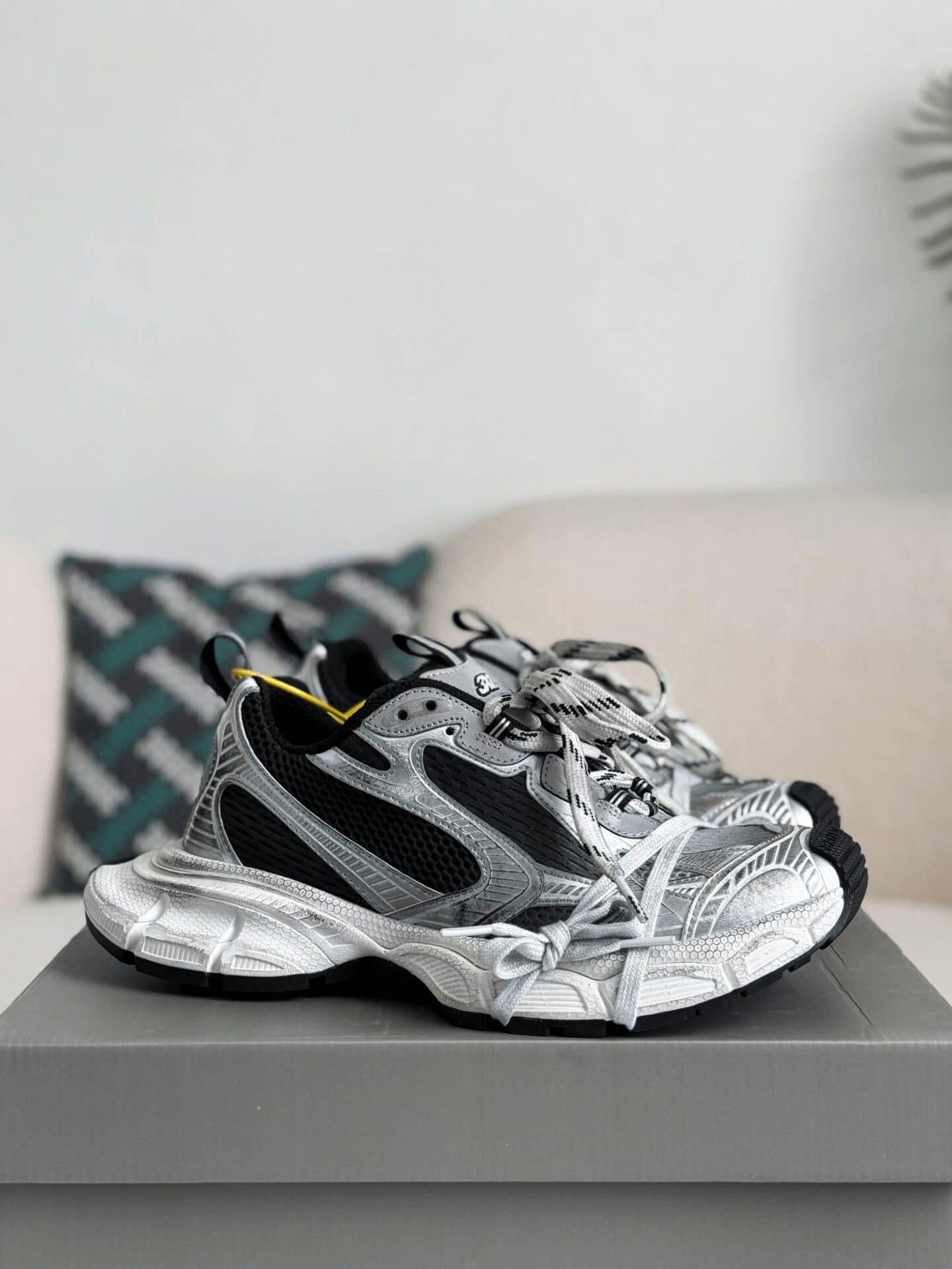 Balenciaga 3XL Sneaker – Silver, Black & White