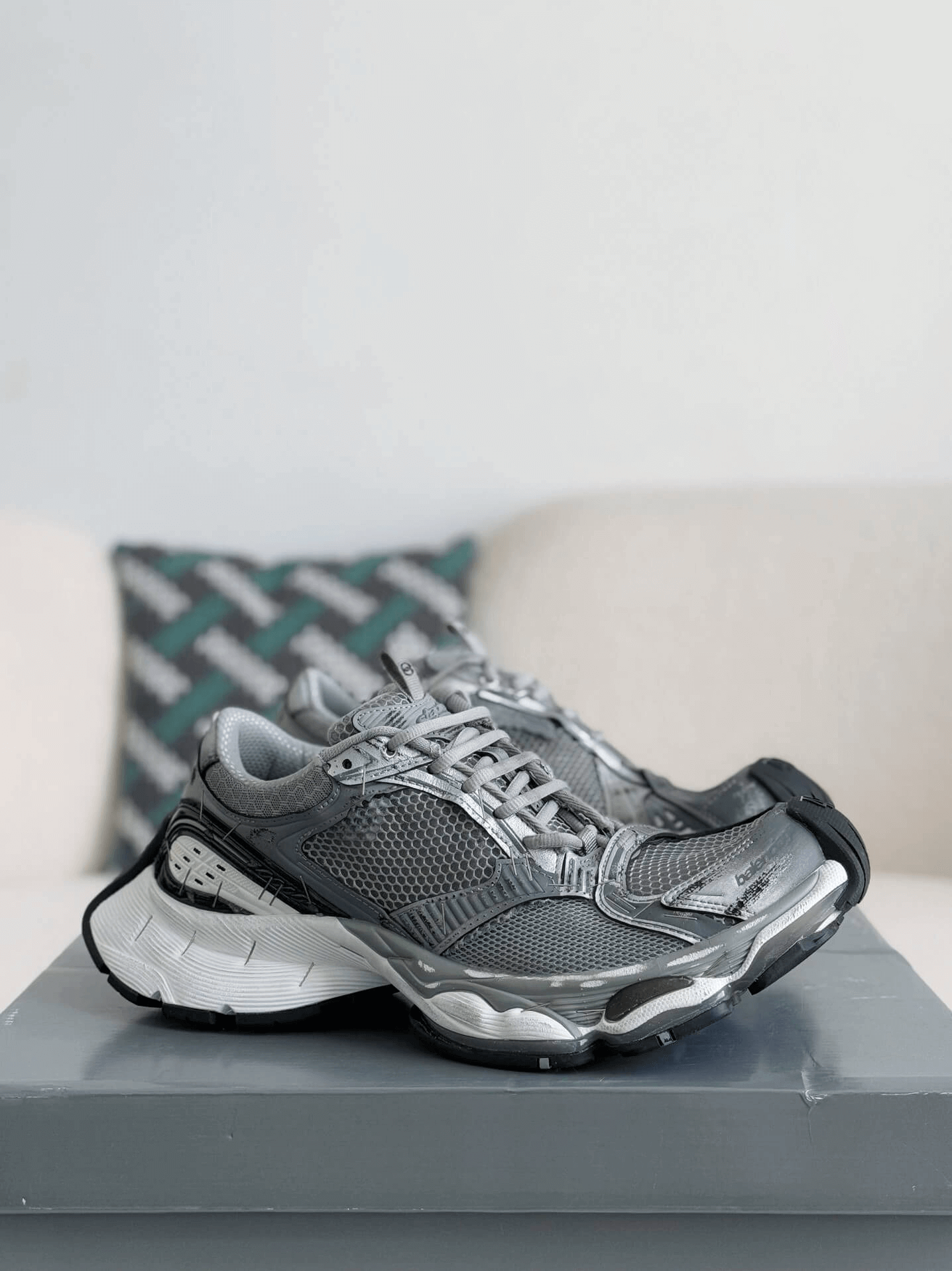 Balenciaga 10XL Sneaker – Grey, Black & White Distressed