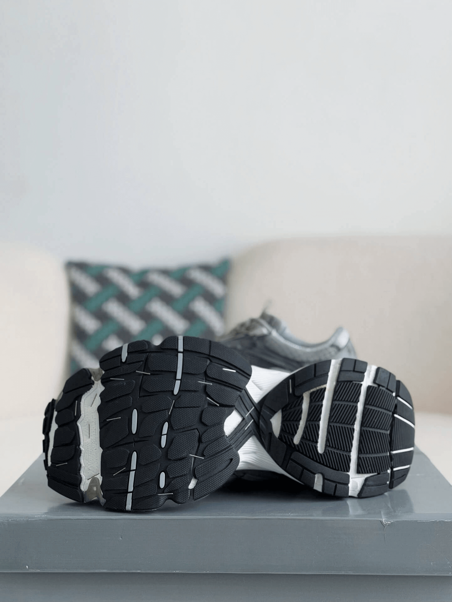 Balenciaga 10XL Sneaker – Grey, Black & White Distressed