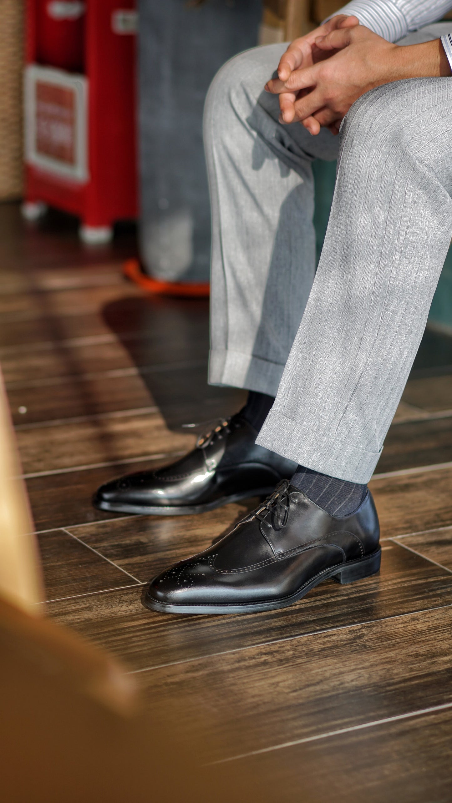 Black Leather Derby Wingtip Shoes with Brogue Detailing