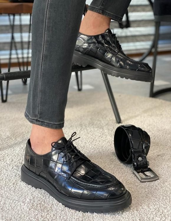  Black Crocodile Pattern Derby Shoes – worn by a man in dark jeans, showcasing bold sophistication and eye-catching textured leather.