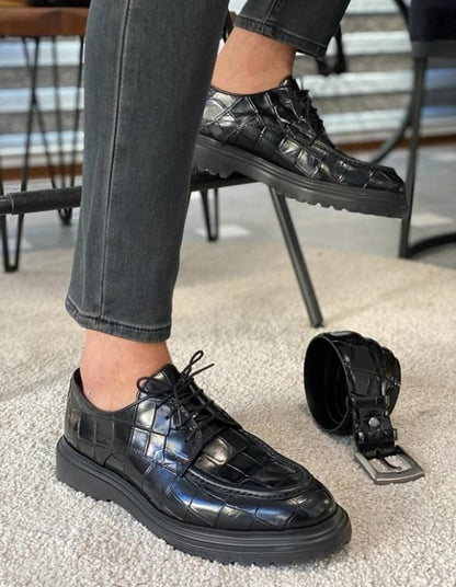  Black Crocodile Pattern Derby Shoes – worn by a man in dark jeans, showcasing bold sophistication and eye-catching textured leather.