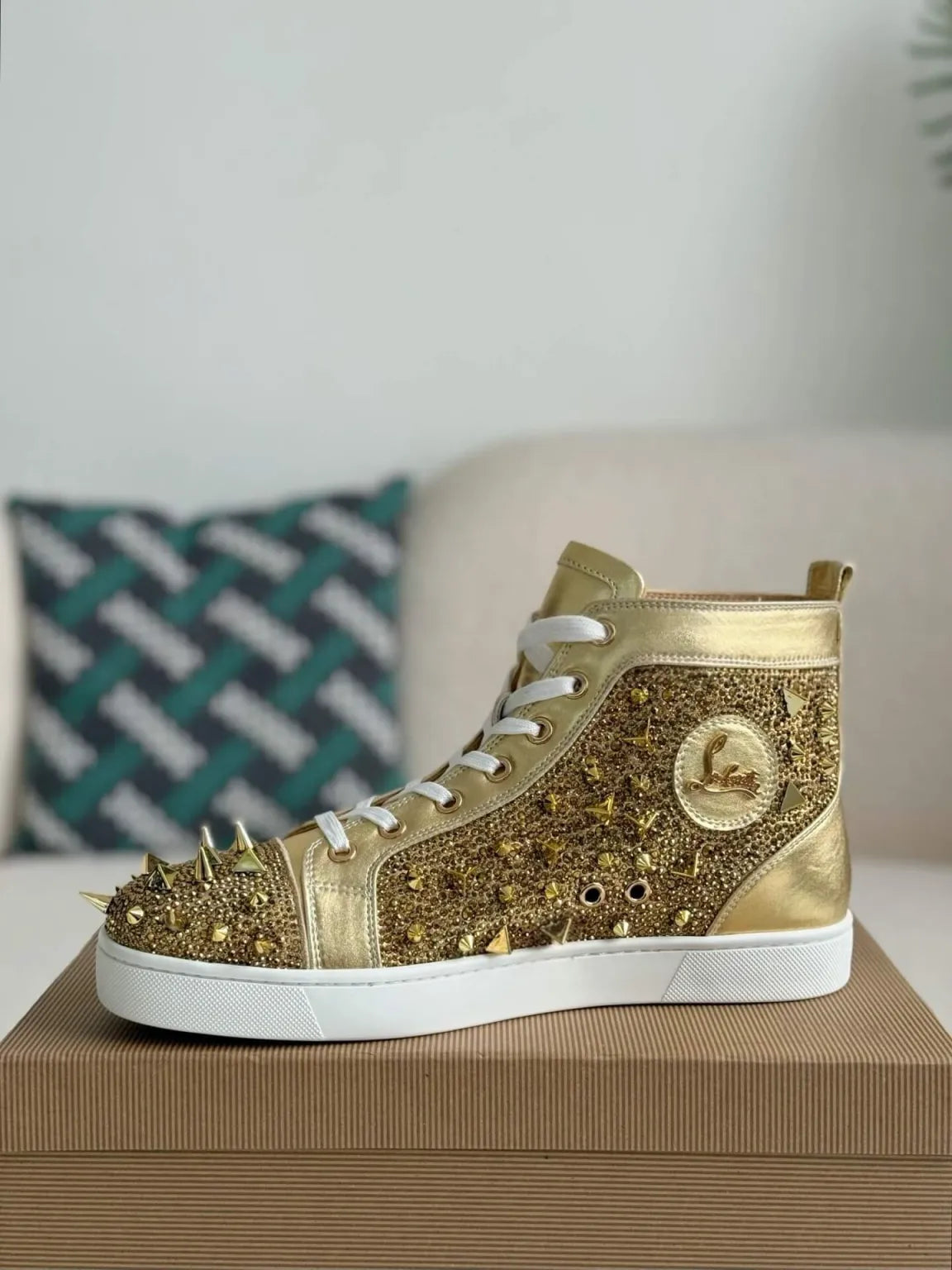 shk 　　Christian Louboutin ゴールドスタッズ 虎柄 Christian Louboutin Louis High-Top Sneaker – Gold Strass & Spikes