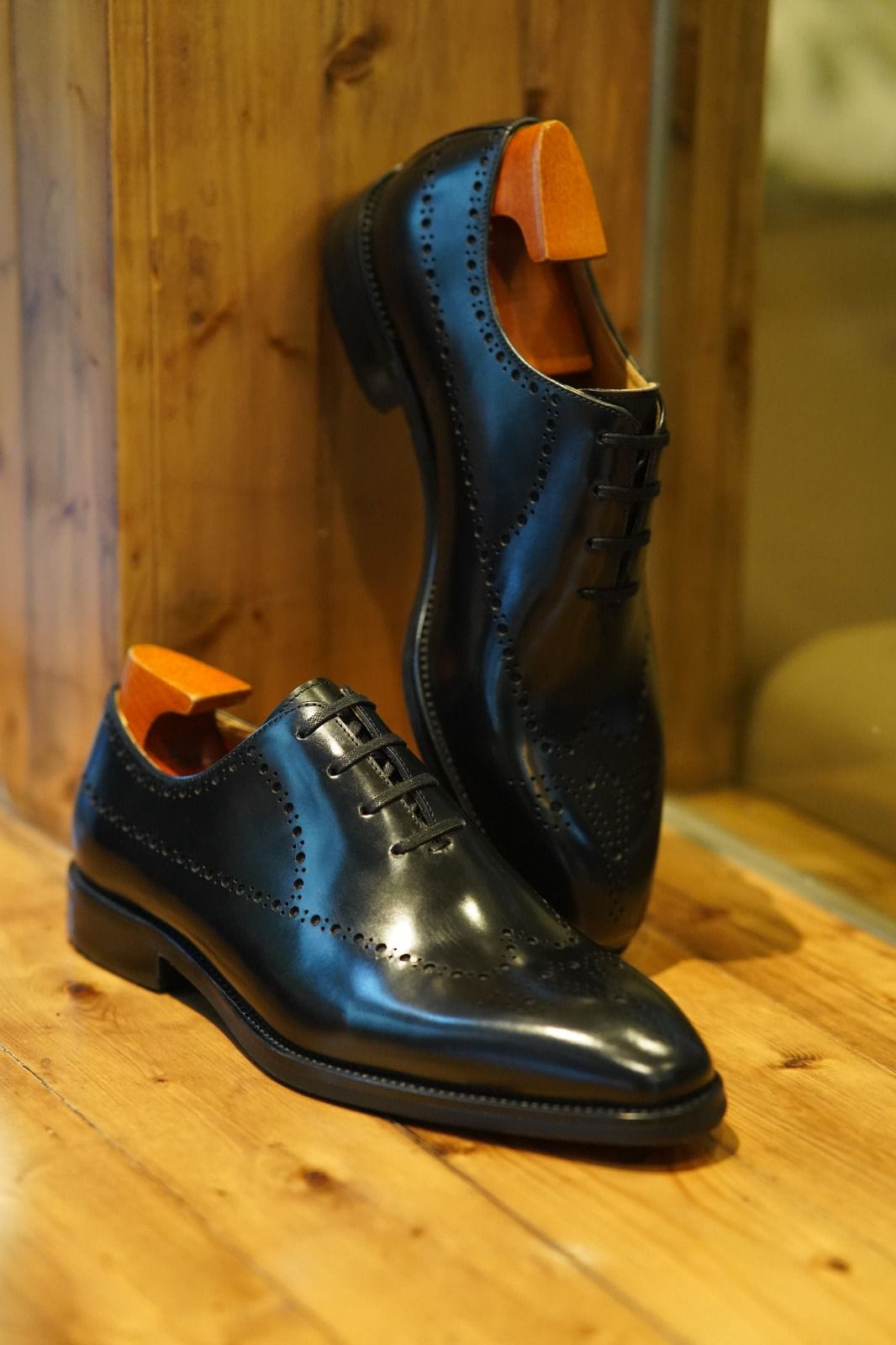 Classic Black Brogue Oxford Dress Shoes for Formal & Professional Elegance