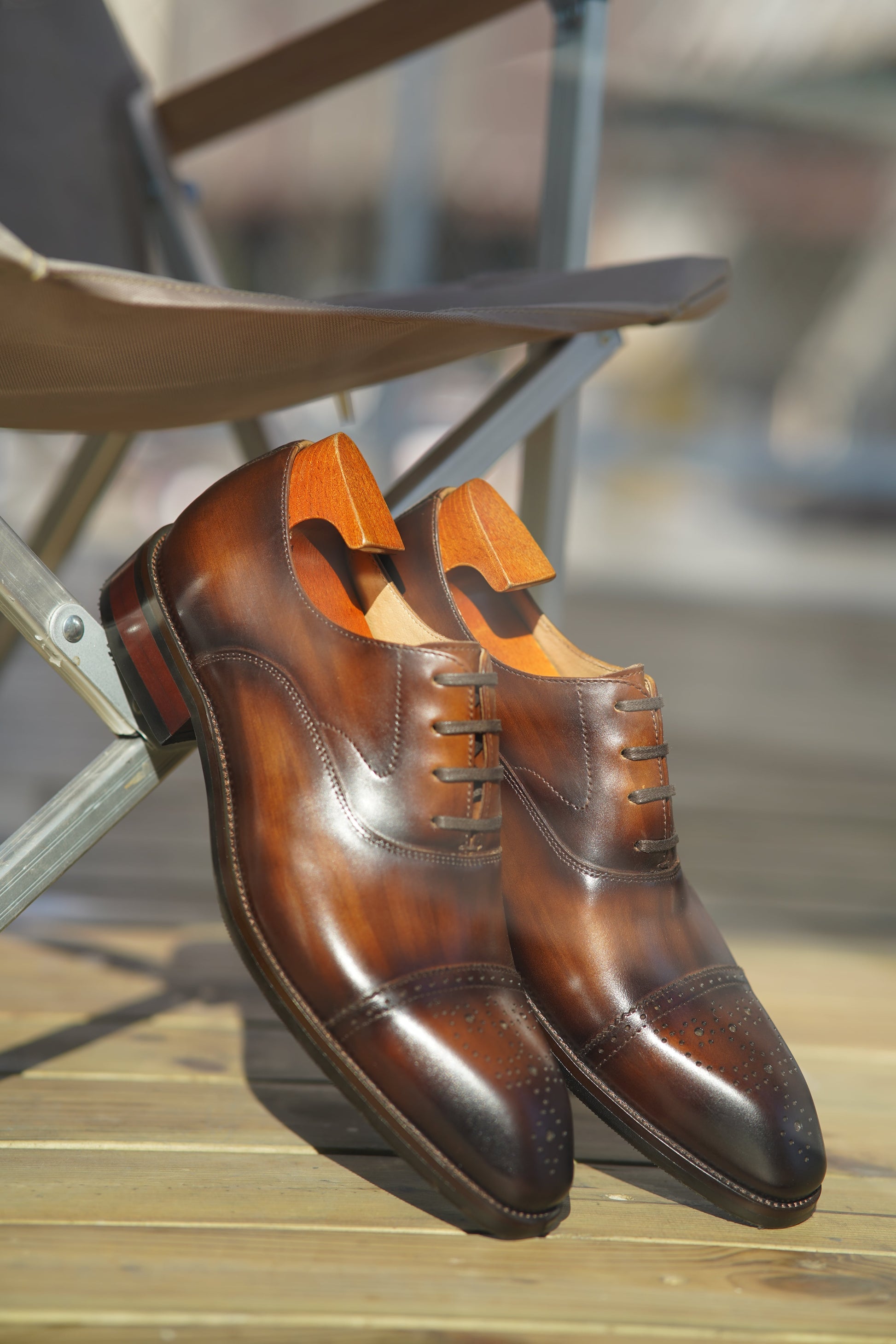 Classic Burnished Brown Oxford Shoes for Formal & Professional Wear 40 Classic Burnished Brown Oxford Shoes for Formal & Professional Wear 40