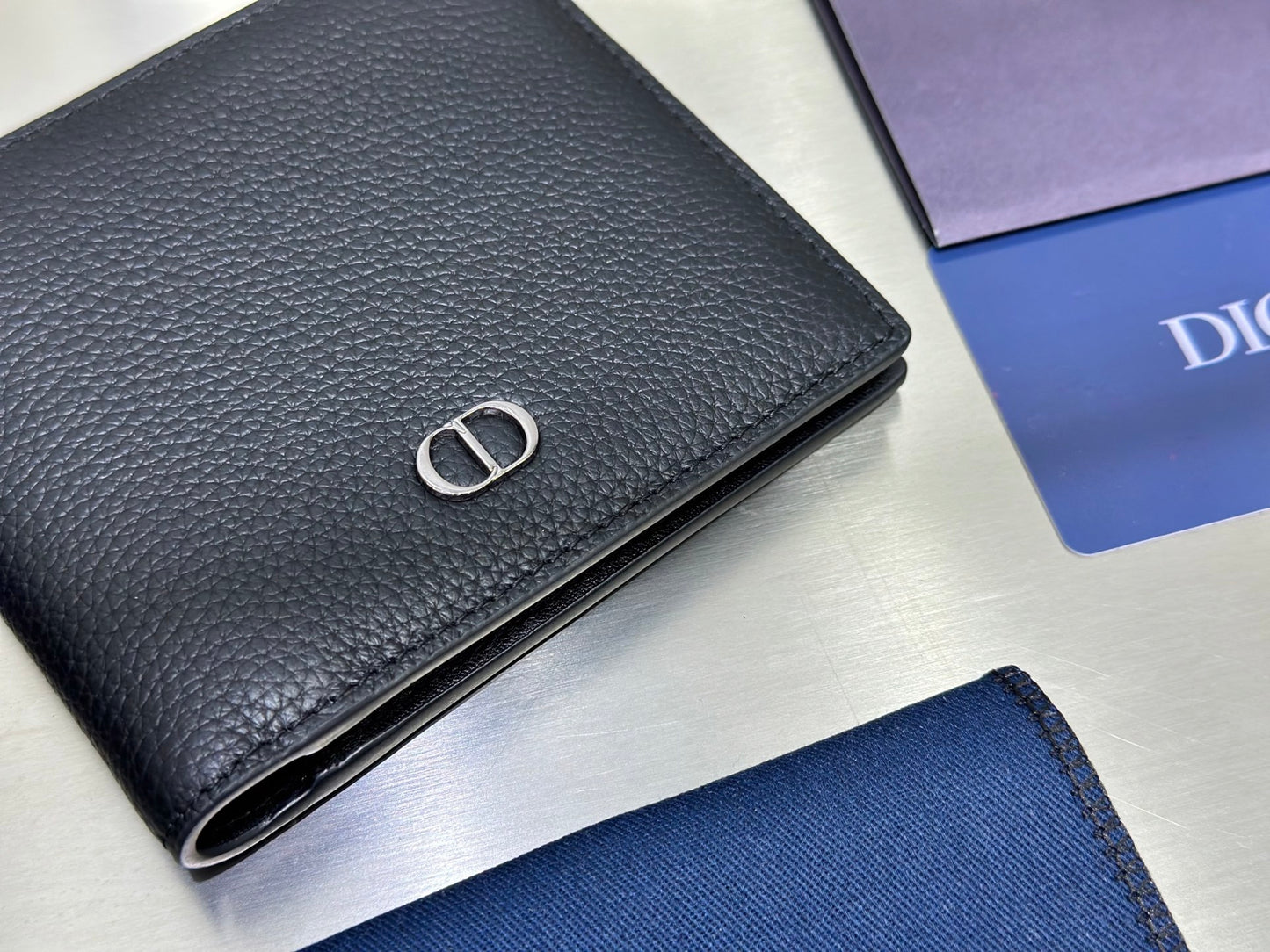 Dior Men's CD Icon Bifold Wallet - Gris Flanelle Grained Calfskin Grey Leather Billfold