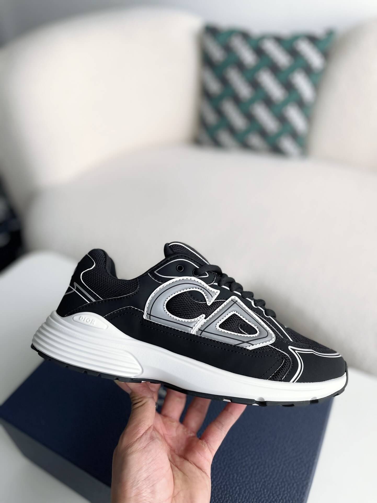 Dior sneakers black and white deals