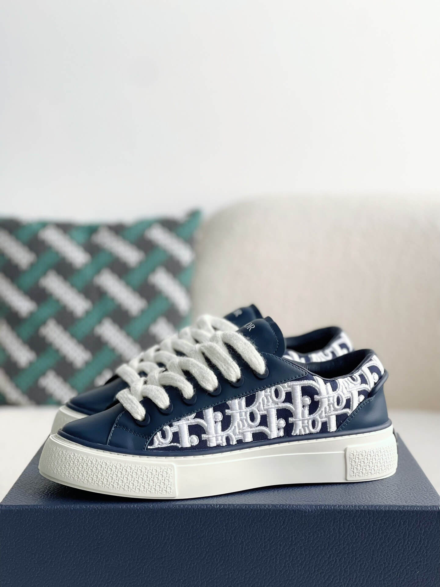 Dior B33 Smooth Calfskin Oblique Raised Embroidery Navy Blue Sneaker