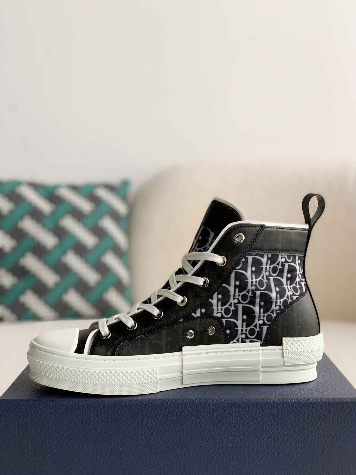 Dior black and white sneakers online