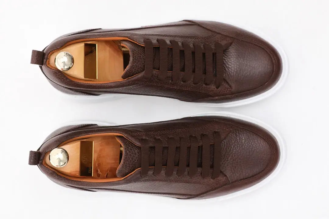  Flora Luxe Brown Leather Sneakers - Elegant Men's Footwear – pair on white background with one shoe upright, showing the textured white sole.