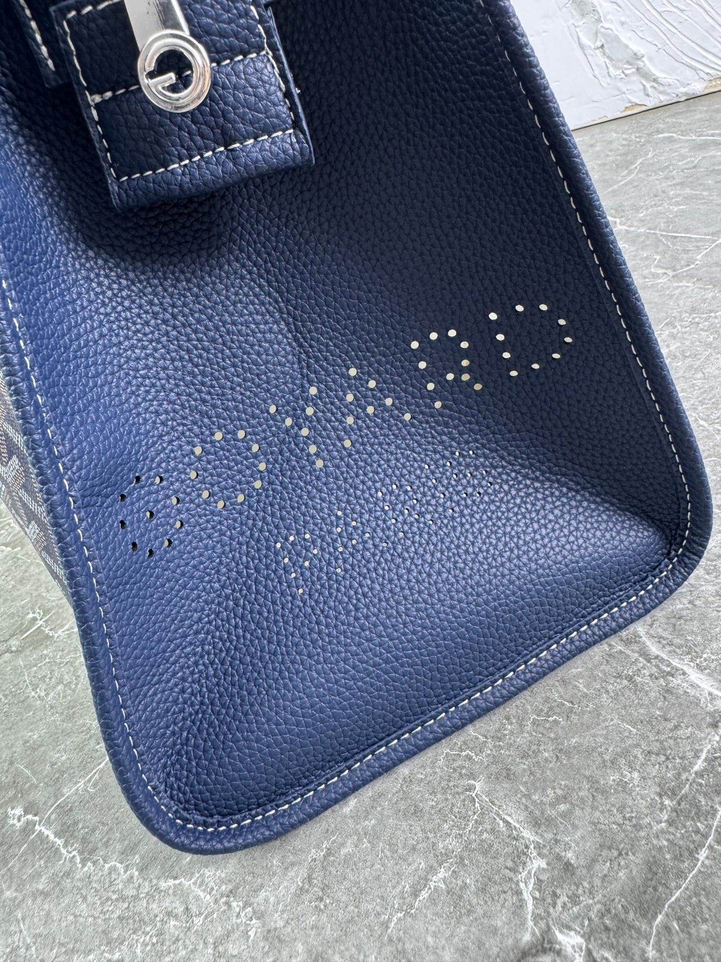 Goyard Hardy PM Bag - Navy Blue Goyardine Coated Canvas Zippered Tote