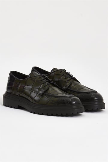 Pair of Green Croco Patterned Derby Shoes – genuine crocodile leather, angled view, showcasing rich green hue and distinctive pattern for sophisticated casual wear.