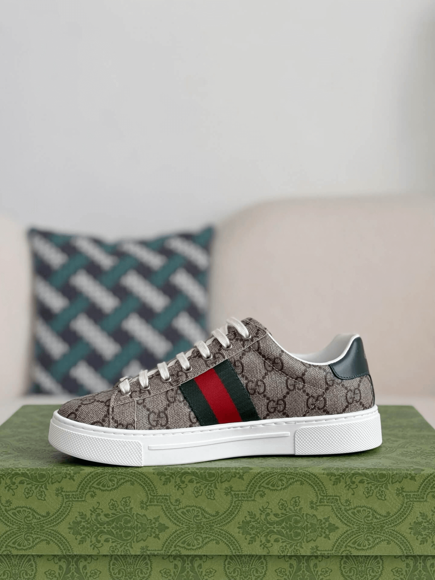 Gucci Ace Sneaker GG Supreme Canvas Web Stripe Low Top