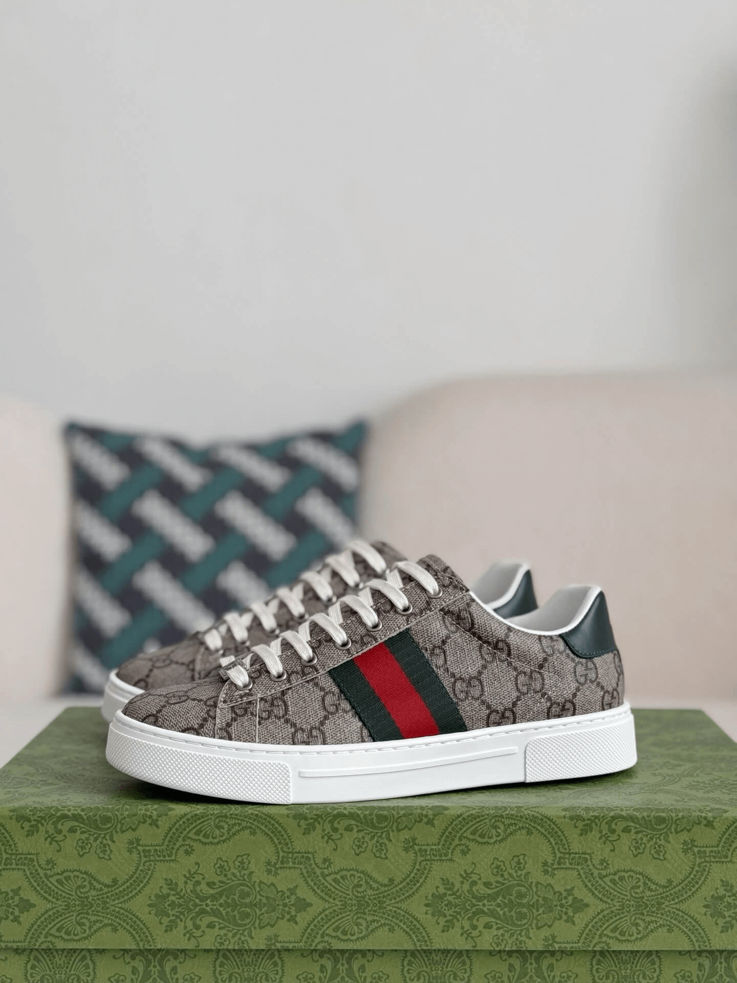 Gucci Ace Sneaker GG Supreme Canvas Web Stripe Low Top