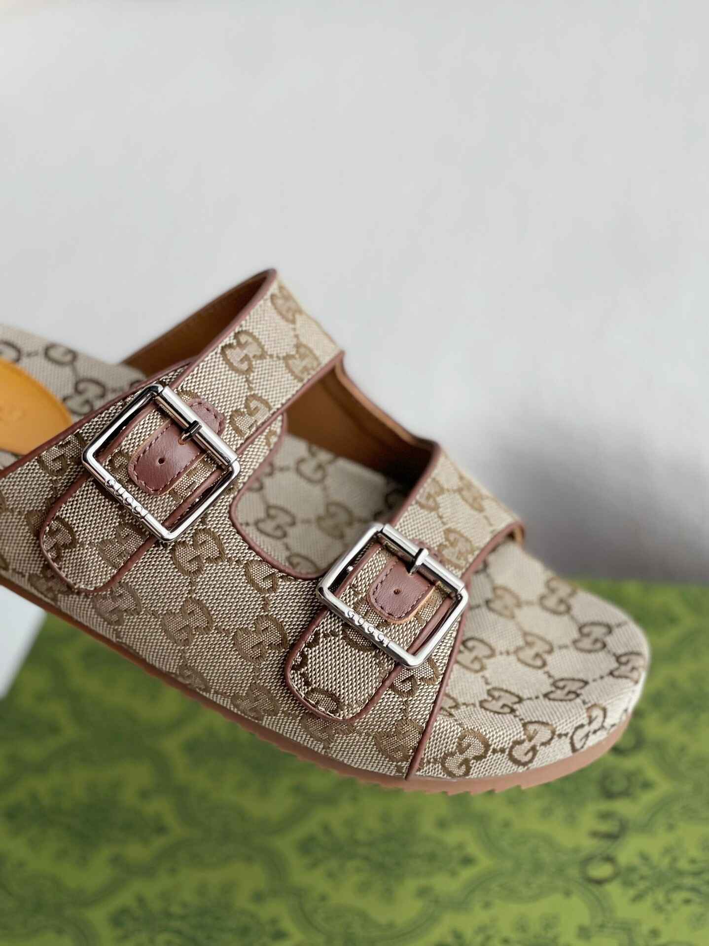 Gucci GG Supreme Slide Sandal – Beige & Ebony Canvas with Double Buckle