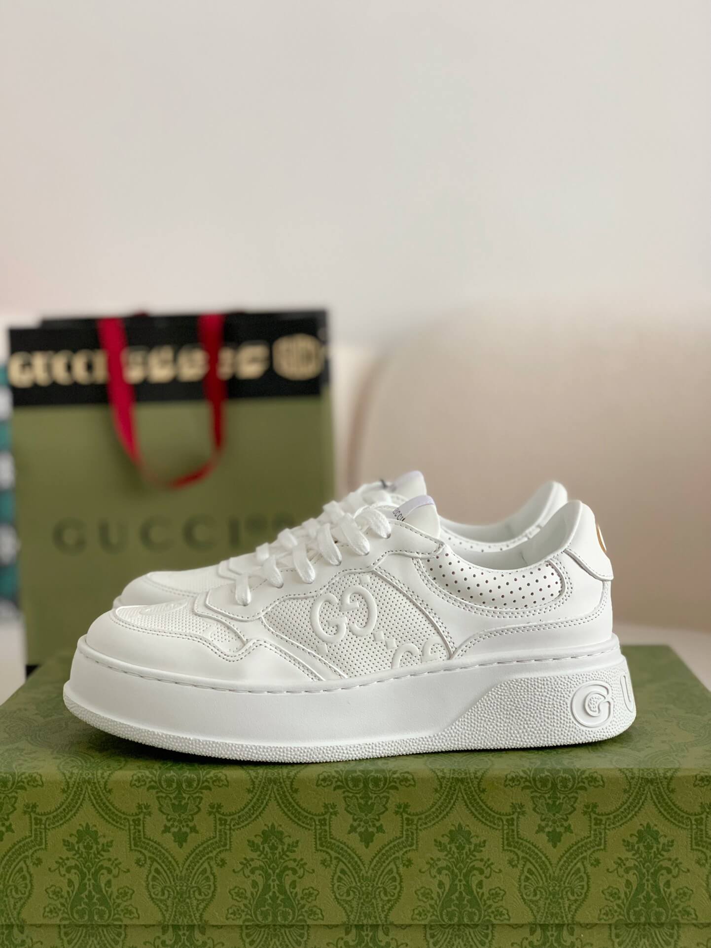Gucci GG-geprägter Sneaker „weiß“