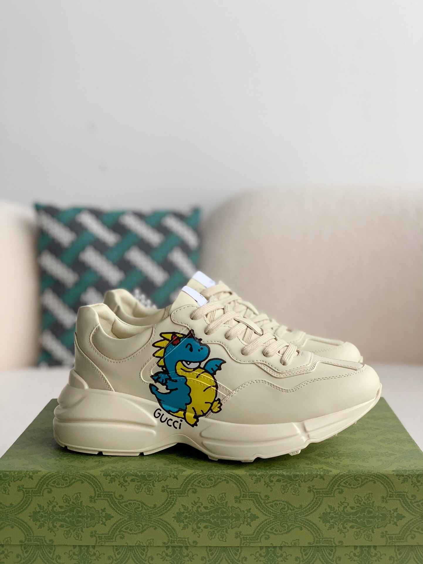 Gucci Rhyton Sneaker – Ivory Leather with Blue Dragon Print